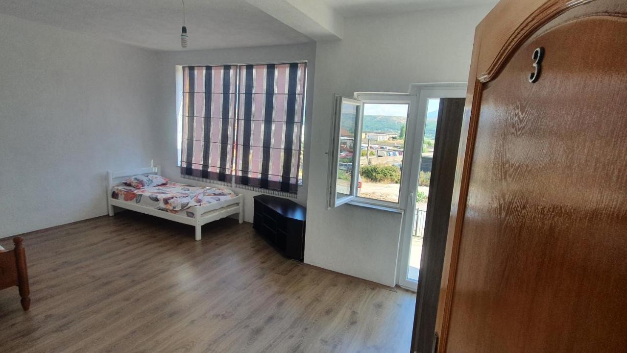 Kukes Arbi Guest House מראה חיצוני תמונה